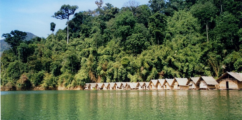 raft houses on Cheow Lan lake