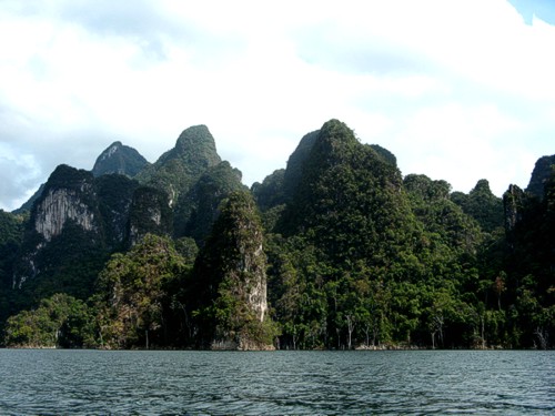 rocks on Cheow Lan lake