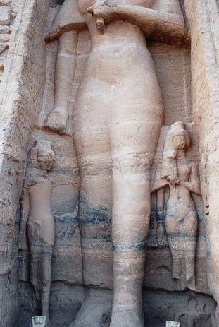 Nefertari mit Meritamun und Henuttaui
