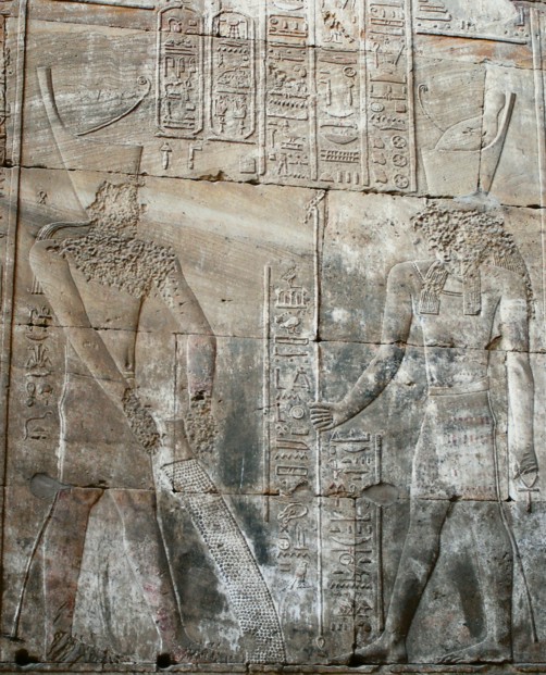 Zerstörungen im Horus-Tempel von Edfu Ptolemaios VI. und Horus