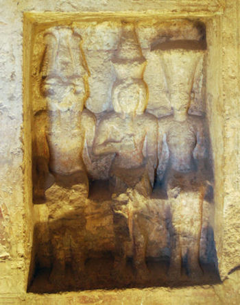 Chnum, Ramses II. und Anuket Chnum, Ramses und Anuket