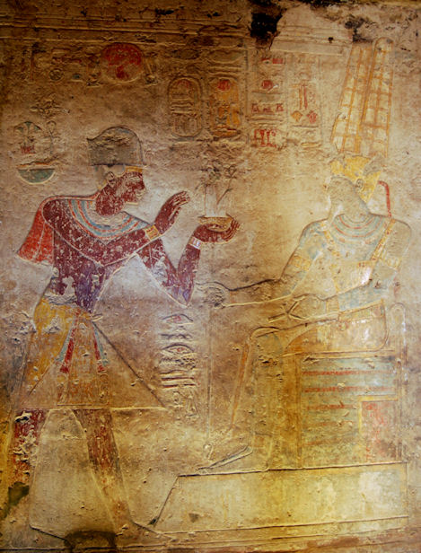 Ramses II. schenkt Amun-Re Gerechtigkeit Ramses II. und Amun-Re