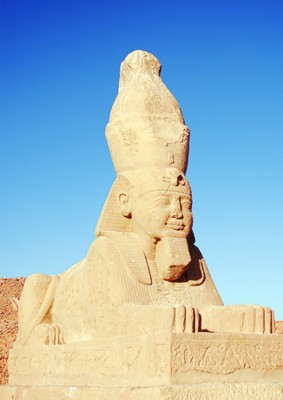 Ramses II. als Sphinx