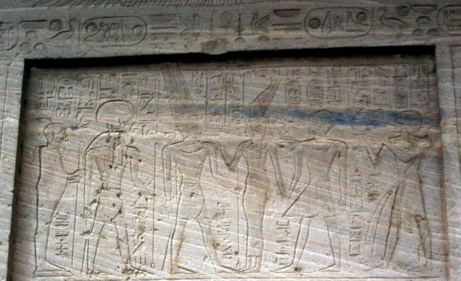 Sandsteintafel mit Haremhab Gedenktafel in Gibel el-Silsila