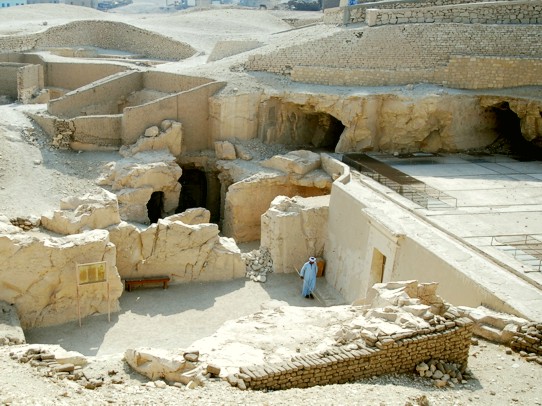 Grab des Ramose, außen Eingang zum Grab des Ramose