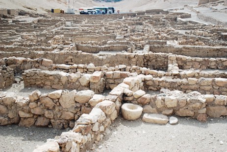 Hausmauern in Deir el-Medina