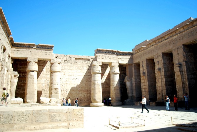 Sonnenhof von Medinet Habu