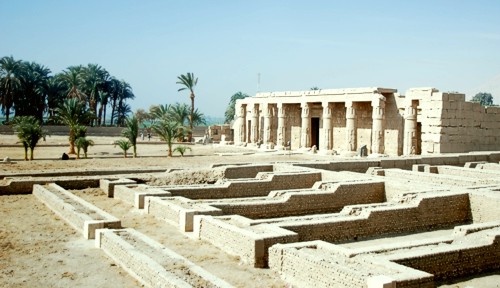 Tempel Sethos I. mit Lagerhäusern