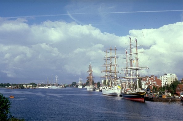 Sailing vessels on the Bontekai