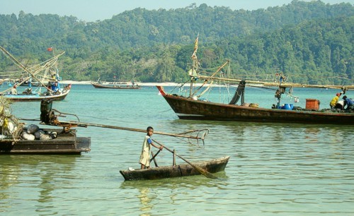 Moken boy rowing