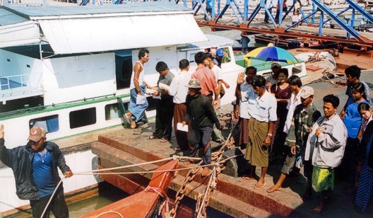 buying fish in Kawthaung